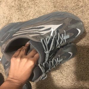 Yeezy 700v2
